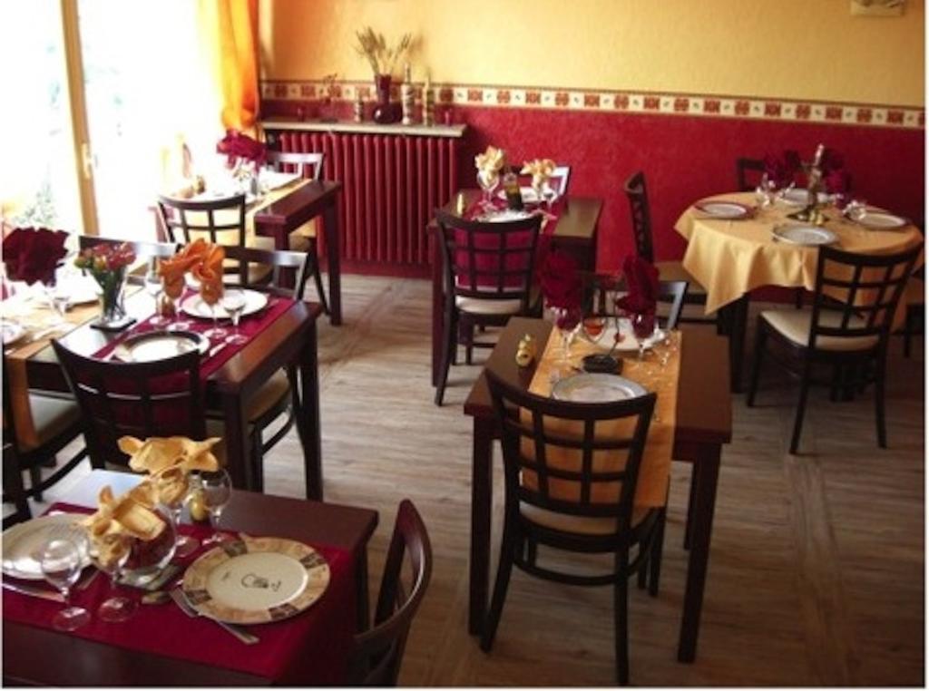 Hotel Restaurant Les Oliviers نييون المظهر الخارجي الصورة